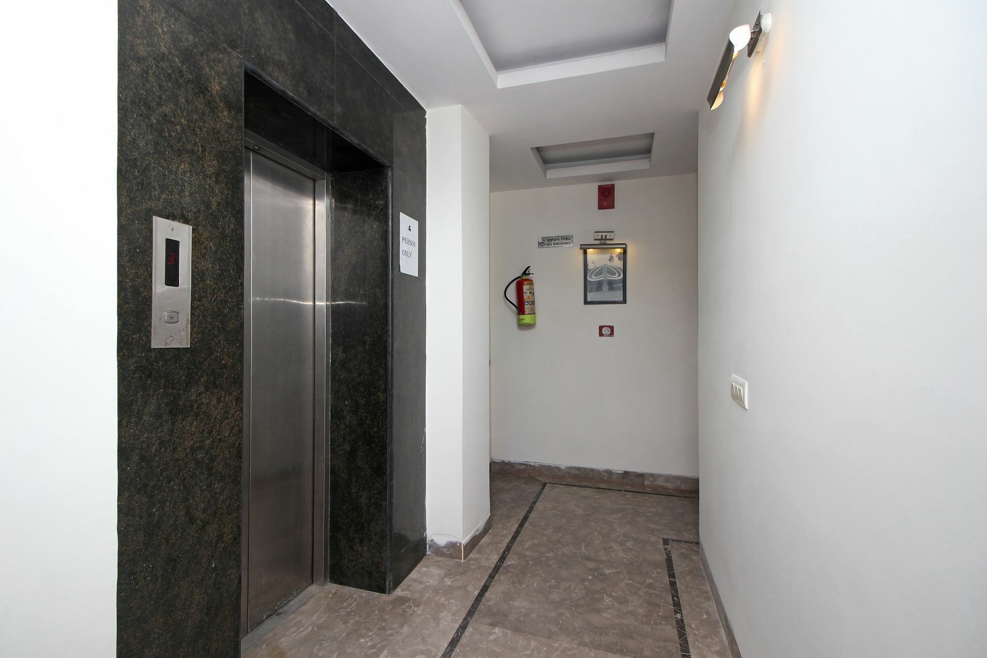 Oyo 9030 Hotel Delhi Airport Plaza Nueva Delhi Exterior foto